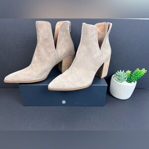 Brand NEW Steve Madden Boots suede size 8.5